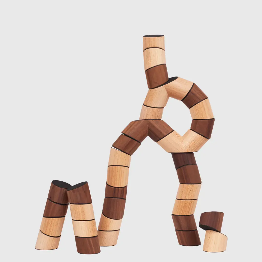 Loggos Buche Nuss L - das verrückte Stapelspiel für jung und alt