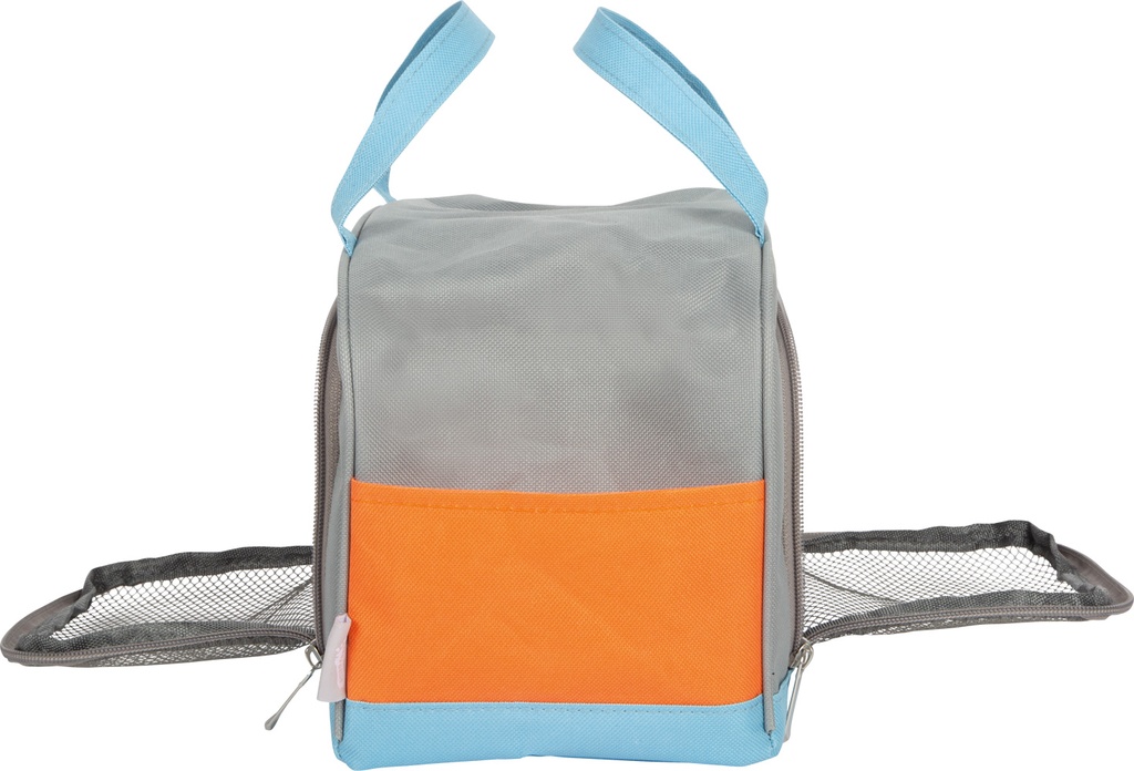 Katze mit Tasche und Pflege-Set