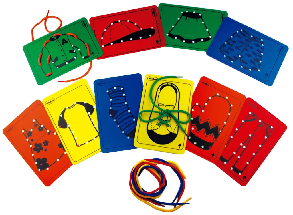 Bunte Fädelkarten aus Kunststoff