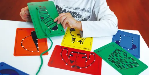 [88010] Bunte Fädelkarten aus Kunststoff